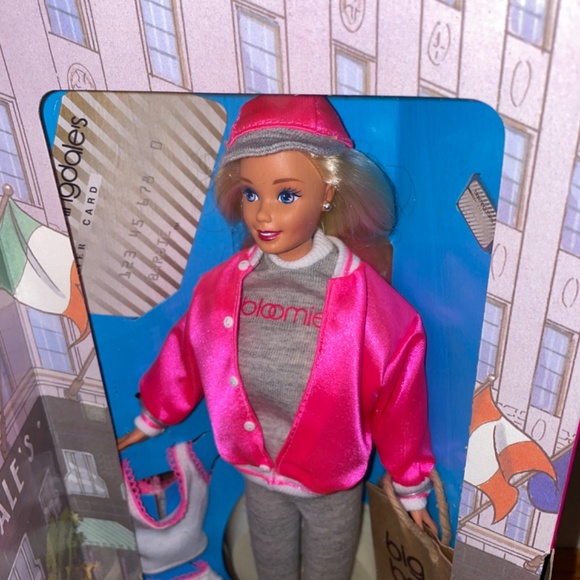 BARBIE - Bloomingdale’s Doll - Vintage 1996 Special Edition - MIB - Picture 3 of 12